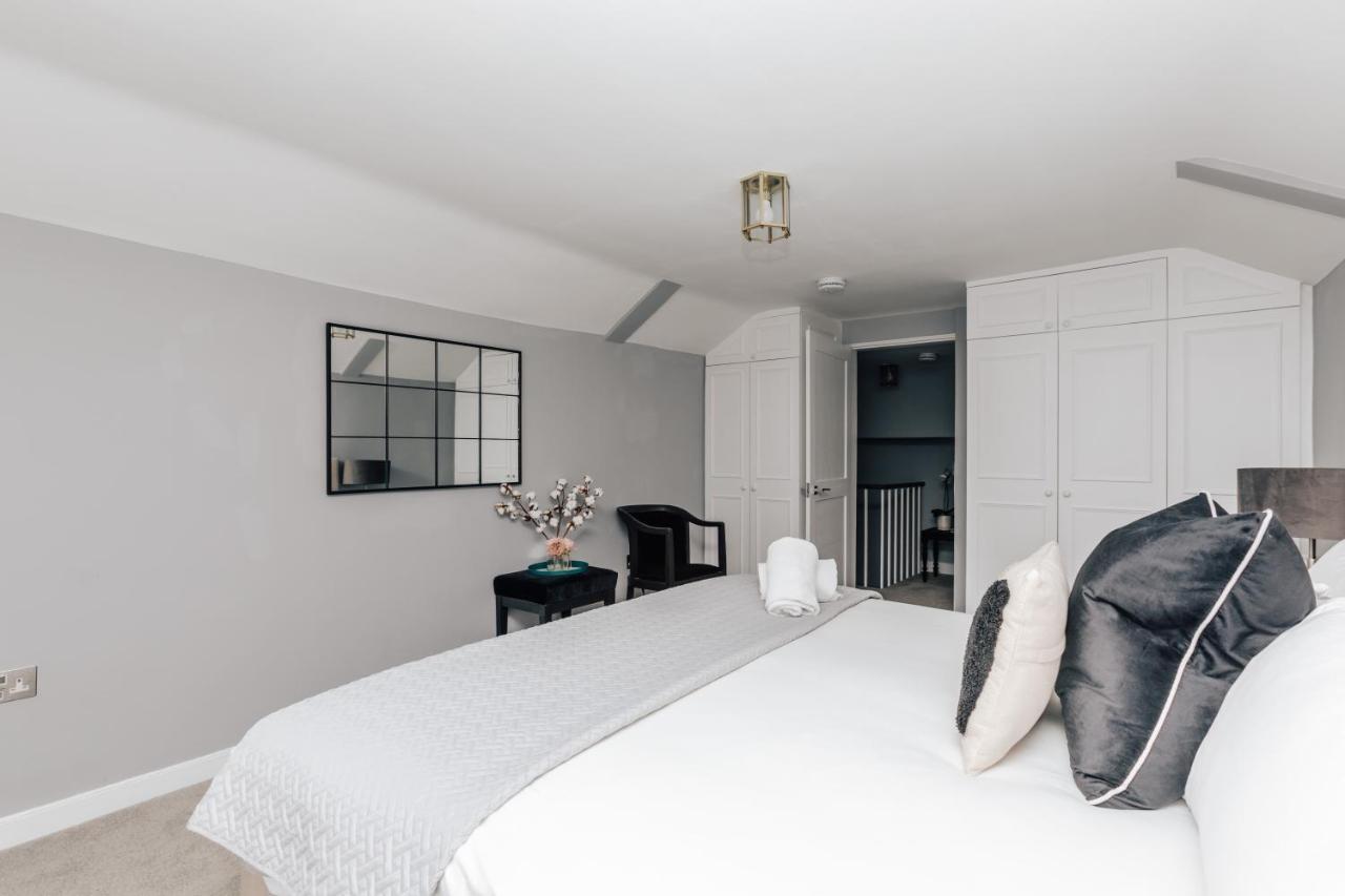 The Mulberry Villa Henley-on-Thames Bagian luar foto