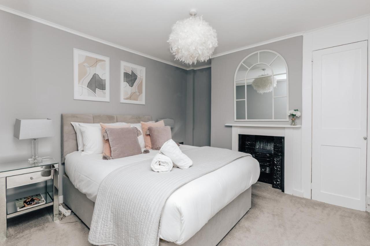 The Mulberry Villa Henley-on-Thames Bagian luar foto