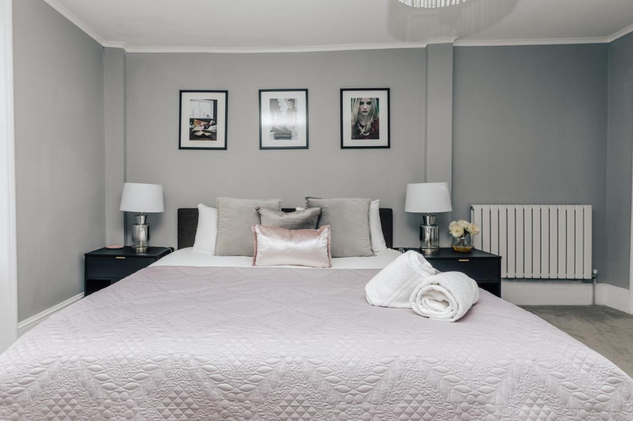 The Mulberry Villa Henley-on-Thames Bagian luar foto