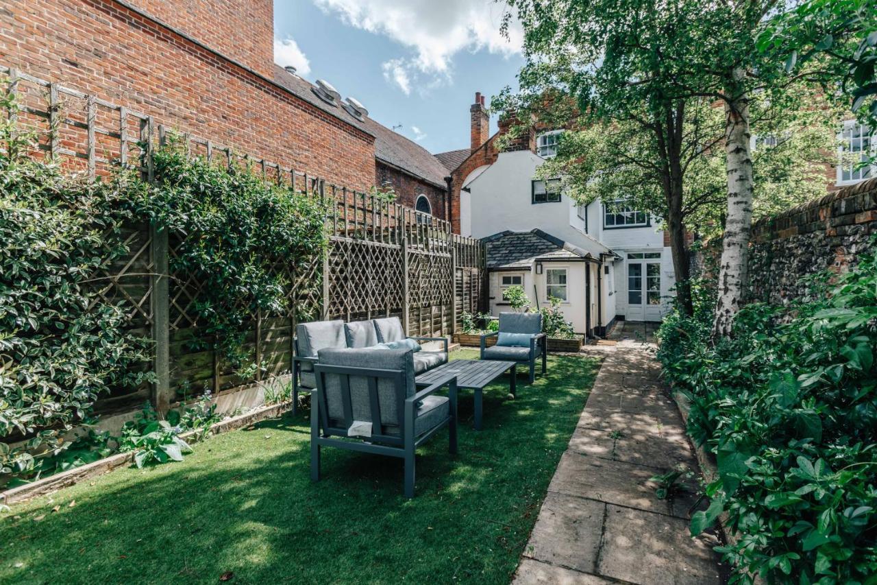 The Mulberry Villa Henley-on-Thames Bagian luar foto