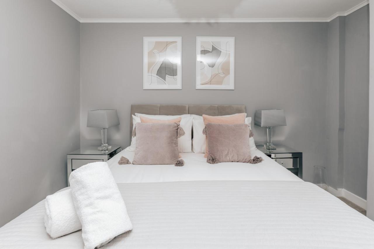 The Mulberry Villa Henley-on-Thames Bagian luar foto