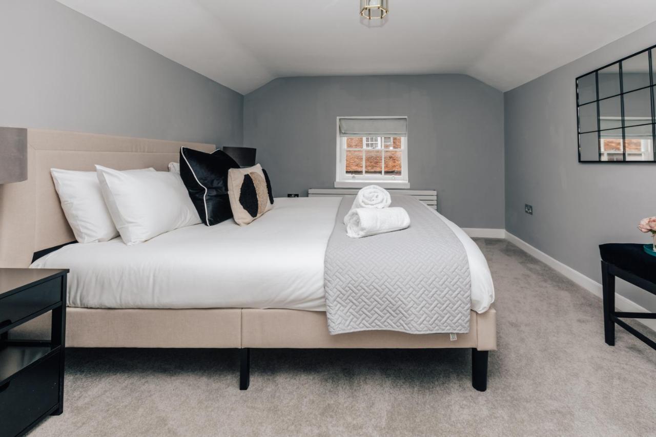 The Mulberry Villa Henley-on-Thames Bagian luar foto