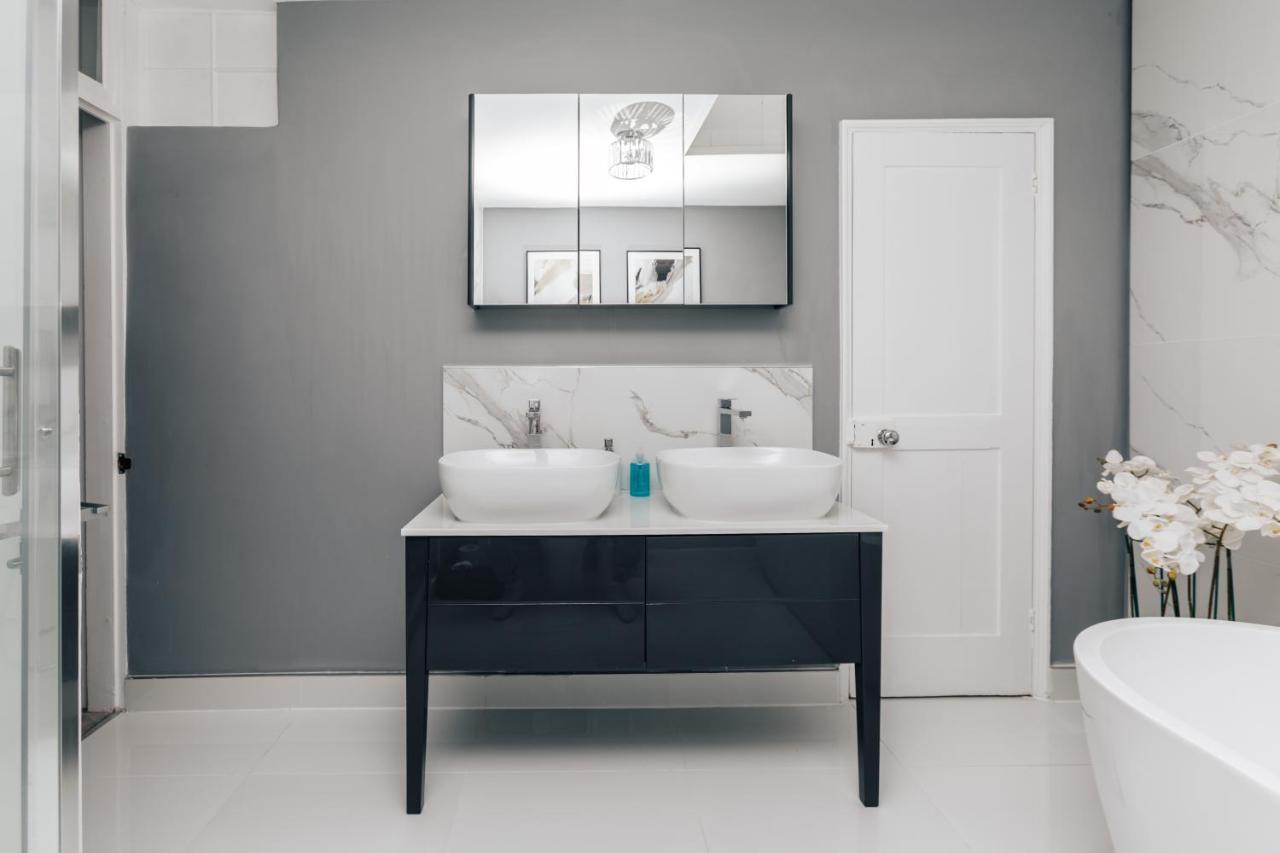 The Mulberry Villa Henley-on-Thames Bagian luar foto
